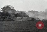Standbild Verbündeten Einrücken der Deutschen in Hecken der Normandie Normandie Frankreich, 1944, aus Sekunde 22 historischem Filmmaterial Videoclip 65675024434
