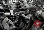 Standbild Verbündeten Einrücken der Deutschen in Hecken der Normandie Normandie Frankreich, 1944, aus Sekunde 23 historischem Filmmaterial Videoclip 65675024434