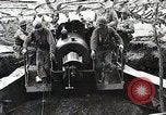 Standbild Verbündeten Einrücken der Deutschen in Hecken der Normandie Normandie Frankreich, 1944, aus Sekunde 26 historischem Filmmaterial Videoclip 65675024434