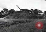 Standbild Verbündeten Einrücken der Deutschen in Hecken der Normandie Normandie Frankreich, 1944, aus Sekunde 27 historischem Filmmaterial Videoclip 65675024434
