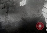 Standbild Verbündeten Einrücken der Deutschen in Hecken der Normandie Normandie Frankreich, 1944, aus Sekunde 30 historischem Filmmaterial Videoclip 65675024434