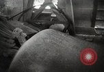 Standbild Verbündeten Einrücken der Deutschen in Hecken der Normandie Normandie Frankreich, 1944, aus Sekunde 34 historischem Filmmaterial Videoclip 65675024434