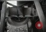 Standbild Verbündeten Einrücken der Deutschen in Hecken der Normandie Normandie Frankreich, 1944, aus Sekunde 37 historischem Filmmaterial Videoclip 65675024434