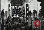 Standbild Verbündeten Einrücken der Deutschen in Hecken der Normandie Normandie Frankreich, 1944, aus Sekunde 41 historischem Filmmaterial Videoclip 65675024434