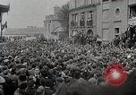 Standbild Verbündeten Einrücken der Deutschen in Hecken der Normandie Normandie Frankreich, 1944, aus Sekunde 42 historischem Filmmaterial Videoclip 65675024434