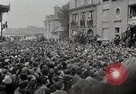 Standbild Verbündeten Einrücken der Deutschen in Hecken der Normandie Normandie Frankreich, 1944, aus Sekunde 43 historischem Filmmaterial Videoclip 65675024434