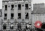 Standbild Verbündeten Einrücken der Deutschen in Hecken der Normandie Normandie Frankreich, 1944, aus Sekunde 50 historischem Filmmaterial Videoclip 65675024434
