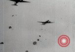 Standbild Verbündeten Angriff Niederlande und Stadt Aachen während Zweiten Weltkrieg Deutschland, 1944, aus Sekunde 15 historischem Filmmaterial Videoclip 65675024439