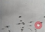 Standbild Verbündeten Angriff Niederlande und Stadt Aachen während Zweiten Weltkrieg Deutschland, 1944, aus Sekunde 17 historischem Filmmaterial Videoclip 65675024439
