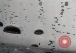 Standbild Verbündeten Angriff Niederlande und Stadt Aachen während Zweiten Weltkrieg Deutschland, 1944, aus Sekunde 19 historischem Filmmaterial Videoclip 65675024439