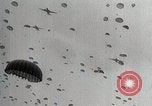 Standbild Verbündeten Angriff Niederlande und Stadt Aachen während Zweiten Weltkrieg Deutschland, 1944, aus Sekunde 25 historischem Filmmaterial Videoclip 65675024439