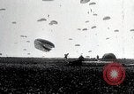 Standbild Verbündeten Angriff Niederlande und Stadt Aachen während Zweiten Weltkrieg Deutschland, 1944, aus Sekunde 45 historischem Filmmaterial Videoclip 65675024439