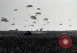 Standbild Verbündeten Angriff Niederlande und Stadt Aachen während Zweiten Weltkrieg Deutschland, 1944, aus Sekunde 48 historischem Filmmaterial Videoclip 65675024439