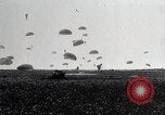 Standbild Verbündeten Angriff Niederlande und Stadt Aachen während Zweiten Weltkrieg Deutschland, 1944, aus Sekunde 49 historischem Filmmaterial Videoclip 65675024439
