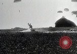 Standbild Verbündeten Angriff Niederlande und Stadt Aachen während Zweiten Weltkrieg Deutschland, 1944, aus Sekunde 54 historischem Filmmaterial Videoclip 65675024439