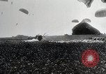 Standbild Verbündeten Angriff Niederlande und Stadt Aachen während Zweiten Weltkrieg Deutschland, 1944, aus Sekunde 55 historischem Filmmaterial Videoclip 65675024439