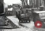 Image des troupes américaines embourbé dans la boue sont visités par le général Eisenhower Allemagne, 1944, de la seconde 9 séquences d'archives historiques vidéo 65675024441