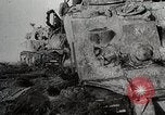 Image des troupes américaines embourbé dans la boue sont visités par le général Eisenhower Allemagne, 1944, de la seconde 28 séquences d'archives historiques vidéo 65675024441