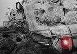 Image des troupes américaines embourbé dans la boue sont visités par le général Eisenhower Allemagne, 1944, de la seconde 30 séquences d'archives historiques vidéo 65675024441