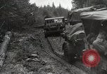 Image des troupes américaines embourbé dans la boue sont visités par le général Eisenhower Allemagne, 1944, de la seconde 38 séquences d'archives historiques vidéo 65675024441