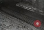 Image des troupes américaines embourbé dans la boue sont visités par le général Eisenhower Allemagne, 1944, de la seconde 41 séquences d'archives historiques vidéo 65675024441
