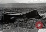 Image des troupes américaines embourbé dans la boue sont visités par le général Eisenhower Allemagne, 1944, de la seconde 45 séquences d'archives historiques vidéo 65675024441