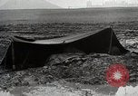 Image des troupes américaines embourbé dans la boue sont visités par le général Eisenhower Allemagne, 1944, de la seconde 46 séquences d'archives historiques vidéo 65675024441