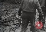 Image des troupes américaines embourbé dans la boue sont visités par le général Eisenhower Allemagne, 1944, de la seconde 53 séquences d'archives historiques vidéo 65675024441