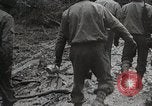 Image des troupes américaines embourbé dans la boue sont visités par le général Eisenhower Allemagne, 1944, de la seconde 54 séquences d'archives historiques vidéo 65675024441