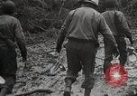 Image des troupes américaines embourbé dans la boue sont visités par le général Eisenhower Allemagne, 1944, de la seconde 55 séquences d'archives historiques vidéo 65675024441