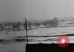 Image les troupes américaines lutte leur voie dans une petite ville Allemagne, 1944, de la seconde 3 séquences d'archives historiques vidéo 65675024442