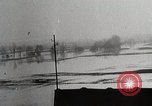 Image les troupes américaines lutte leur voie dans une petite ville Allemagne, 1944, de la seconde 4 séquences d'archives historiques vidéo 65675024442