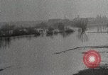 Image les troupes américaines lutte leur voie dans une petite ville Allemagne, 1944, de la seconde 5 séquences d'archives historiques vidéo 65675024442