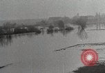 Image les troupes américaines lutte leur voie dans une petite ville Allemagne, 1944, de la seconde 6 séquences d'archives historiques vidéo 65675024442