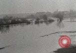 Image les troupes américaines lutte leur voie dans une petite ville Allemagne, 1944, de la seconde 7 séquences d'archives historiques vidéo 65675024442