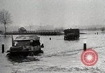 Image les troupes américaines lutte leur voie dans une petite ville Allemagne, 1944, de la seconde 13 séquences d'archives historiques vidéo 65675024442