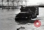 Image les troupes américaines lutte leur voie dans une petite ville Allemagne, 1944, de la seconde 16 séquences d'archives historiques vidéo 65675024442