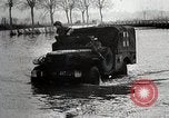 Image les troupes américaines lutte leur voie dans une petite ville Allemagne, 1944, de la seconde 17 séquences d'archives historiques vidéo 65675024442
