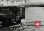 Image les troupes américaines lutte leur voie dans une petite ville Allemagne, 1944, de la seconde 19 séquences d'archives historiques vidéo 65675024442