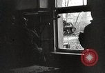 Image les troupes américaines lutte leur voie dans une petite ville Allemagne, 1944, de la seconde 44 séquences d'archives historiques vidéo 65675024442