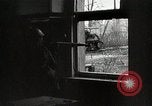 Image les troupes américaines lutte leur voie dans une petite ville Allemagne, 1944, de la seconde 46 séquences d'archives historiques vidéo 65675024442
