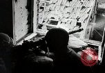 Image les troupes américaines lutte leur voie dans une petite ville Allemagne, 1944, de la seconde 49 séquences d'archives historiques vidéo 65675024442