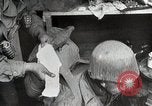 Image les troupes américaines lutte leur voie dans une petite ville Allemagne, 1944, de la seconde 54 séquences d'archives historiques vidéo 65675024442