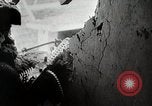 Image les troupes américaines lutte leur voie dans une petite ville Allemagne, 1944, de la seconde 57 séquences d'archives historiques vidéo 65675024442