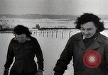 Standbild US-Infanteriedivision 26 Yankee feiert Thanksgiving Frankreich, 1944, aus Sekunde 4 historischem Filmmaterial Videoclip 65675024443