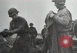 Standbild US-Infanteriedivision 26 Yankee feiert Thanksgiving Frankreich, 1944, aus Sekunde 18 historischem Filmmaterial Videoclip 65675024443
