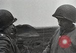 Standbild US-Infanteriedivision 26 Yankee feiert Thanksgiving Frankreich, 1944, aus Sekunde 25 historischem Filmmaterial Videoclip 65675024443