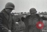 Standbild US-Infanteriedivision 26 Yankee feiert Thanksgiving Frankreich, 1944, aus Sekunde 31 historischem Filmmaterial Videoclip 65675024443
