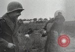 Standbild US-Infanteriedivision 26 Yankee feiert Thanksgiving Frankreich, 1944, aus Sekunde 33 historischem Filmmaterial Videoclip 65675024443