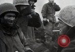 Standbild US-Infanteriedivision 26 Yankee feiert Thanksgiving Frankreich, 1944, aus Sekunde 61 historischem Filmmaterial Videoclip 65675024443